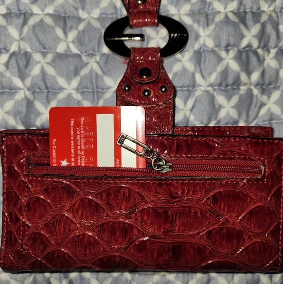 GUESS wallet in wine red shiny patent finish. - Picture 11 of 12
